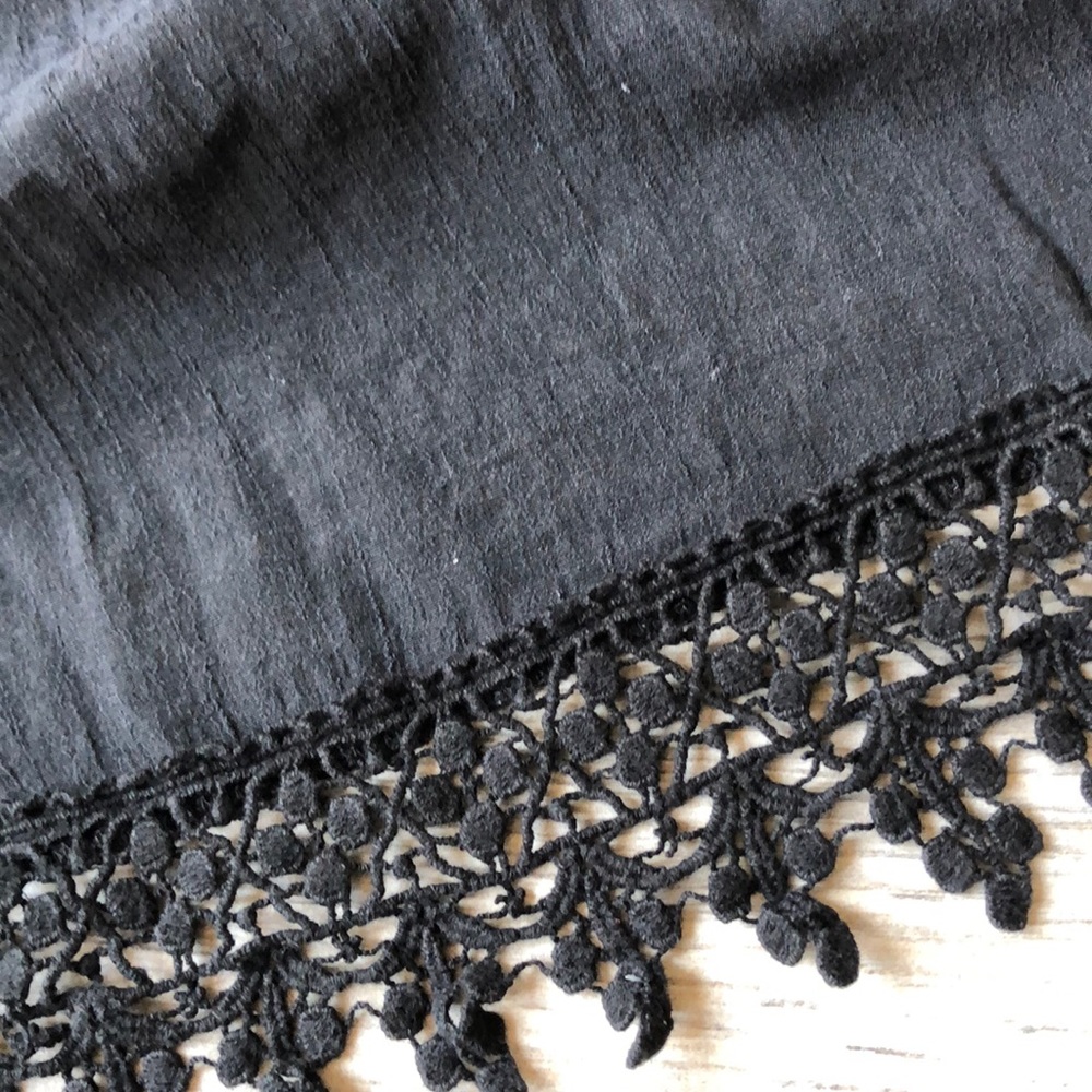 Black flowy Razorback top - Picture 3 of 3